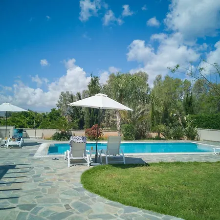 فيلة Daphne -sandy Beach Polis